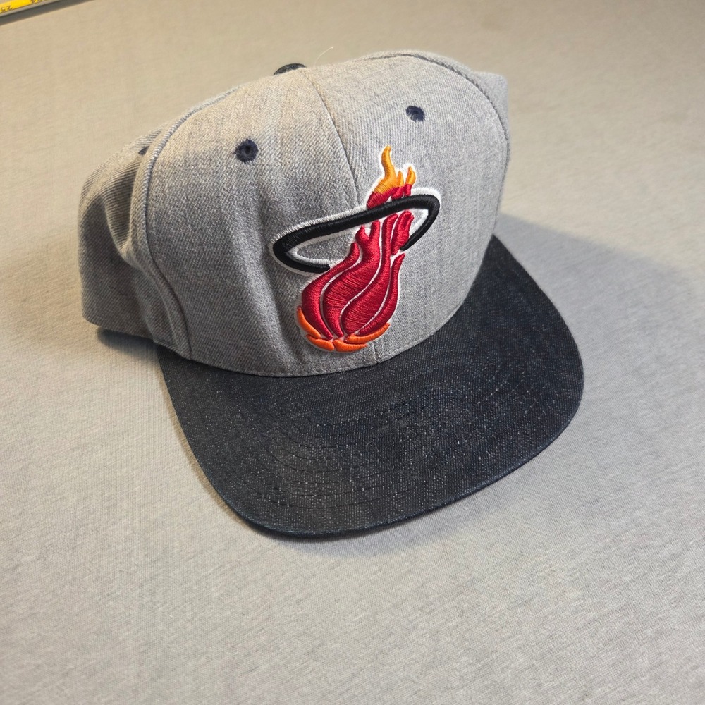 Mitchell & Ness Miami Heat Hardwood Classics y2k Snapback Hat Grey Denim NS59Z